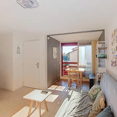 Apartment S-lac 04-soustons 4 Personnes Dans Au Bord Du Marin